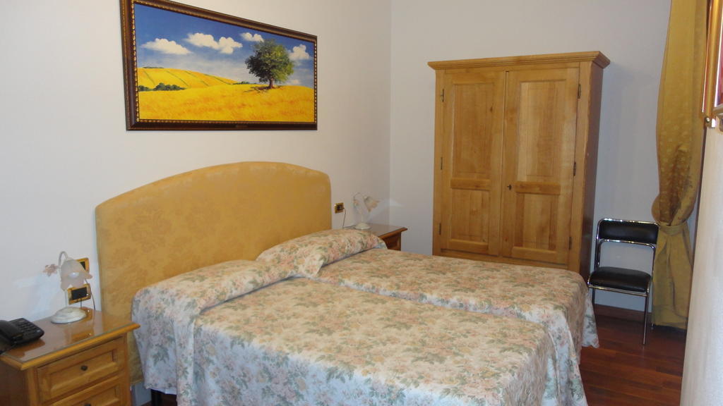Hotel La Rosa Ronta Pokoj fotografie